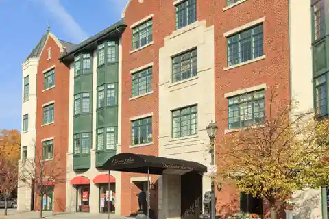 Elegant Top-floor Corner Unit
