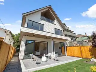 Stylish Duplex in Mount Pleasant