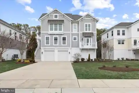Fully Furnished Coastal Retreat by Fresh Pond