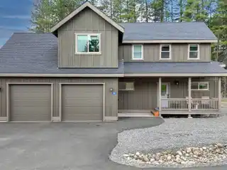 Fully Furnished Mountain Retreat with Spa and Patio