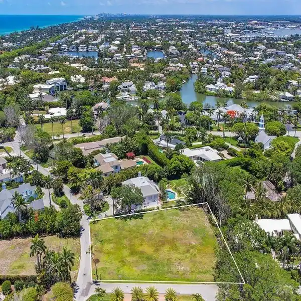 SPRAWLING LOT-AND-A-HALF IN PORT ROYAL
