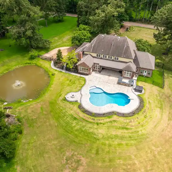 ELEGANT COUNTRY ESCAPE WITH LAVISH AMENITIES