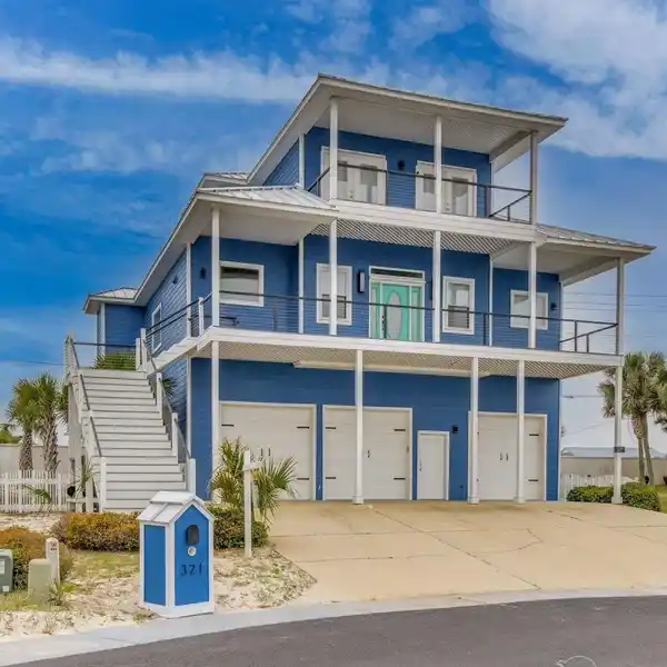 COASTAL RETREAT WITH DEEP WATER BOAT SLIP