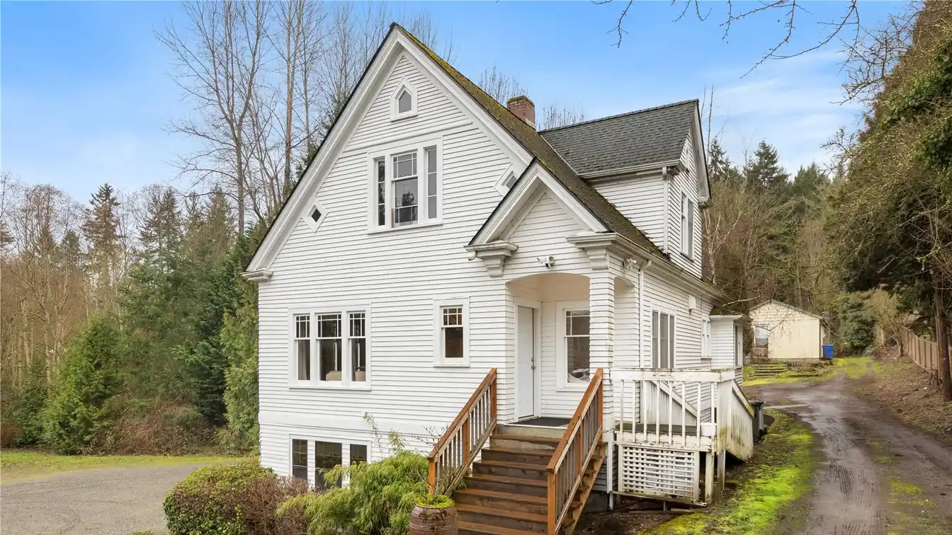 Charming 1928 Craftsman with Cottage & Office