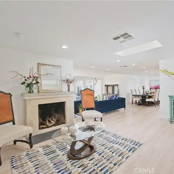 STUNNING AND SPACIOUS RESIDENCE