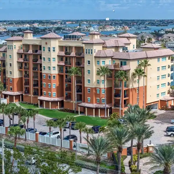 CORNER UNIT IN EXCLUSIVE BOCA SANDS