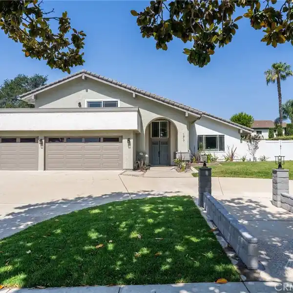 EXQUISITELY RENOVATED ESTATE IN A PRESTIGIOUS NEIGHBORHOOD