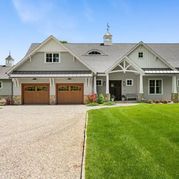 MODERN CRAFTSMAN COUNTRYSIDE RETREAT