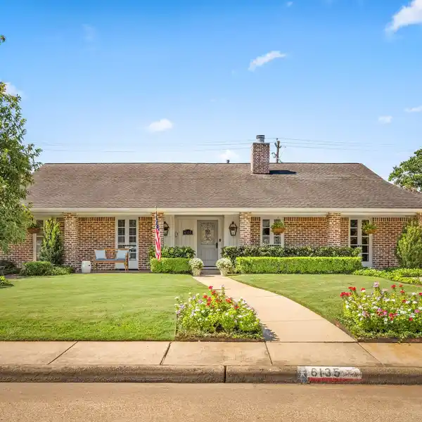 STYLISH MOVE-IN READY HOME IN AN IDEAL LOCATION