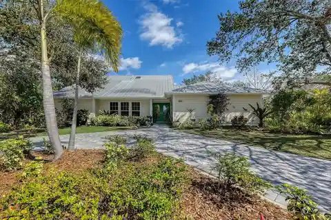 Spacious Five Bedroom Home in the Heart of Siesta Key