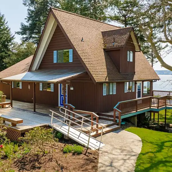 WATERFRONT HAVEN ON CAMANO ISLAND