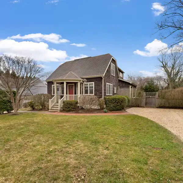 ELEGANT TRADITIONAL RETREAT