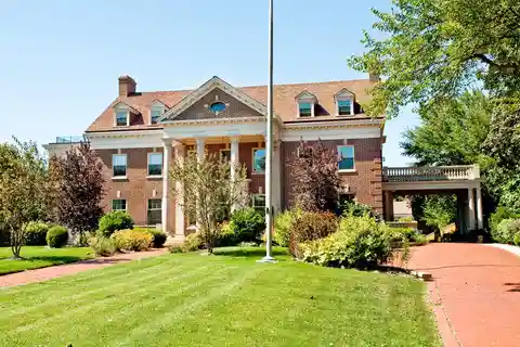 Blend of Timeless Elegance and Modern Luxury