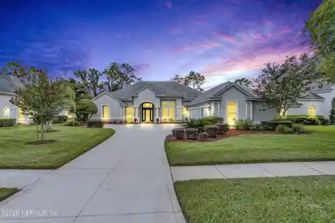 Luxurious Golf Course Living in a Prestigious Community