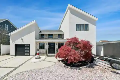 Luxury Waterfront Living in Silver Bay