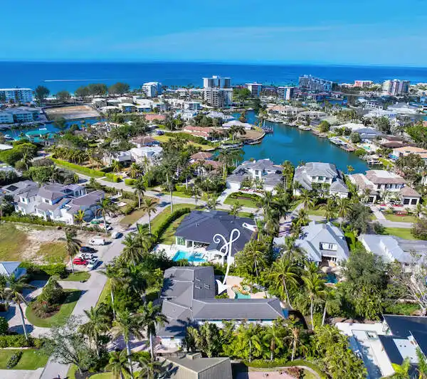 EXQUISITE COASTAL LIVING