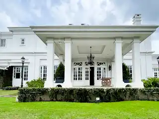 Los Yoses White House