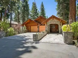 Freshly Renovated Mountain Retreat