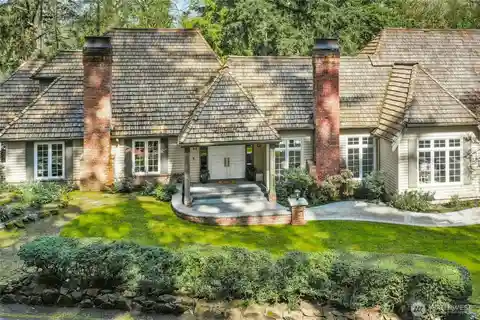 Exquisitely Updated Estate on Evergreen Lane