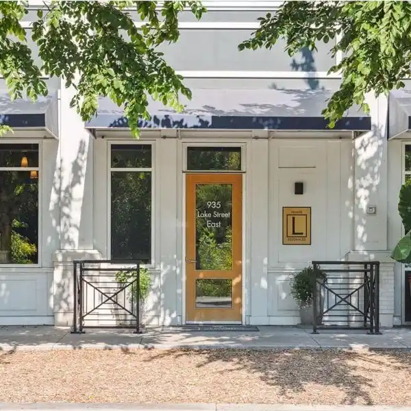 LUXURY CONDOMINIUM IN THE LANDING