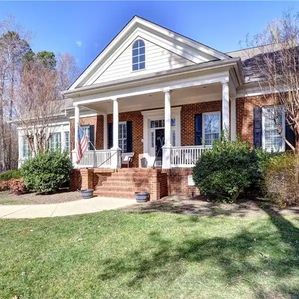 SPECTACULAR SHIELD TOWNHOUSE