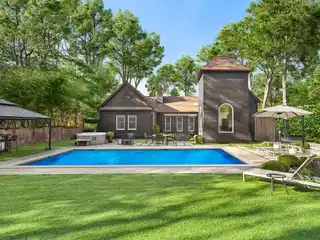 Custom Transitional Style Home Exuding Modern Elegance