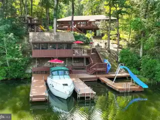 Absolutly Perfect Lake House on No Wake Cove