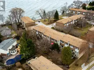 Beautiful Transitional-style Lake View Townhouse