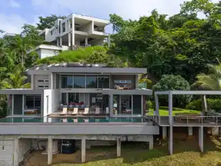 Villa Gaia: Gorgeous Modern Designed Ocean View Home