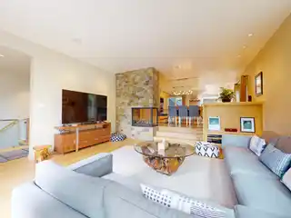 Beautifully Renovated Home in White Gold