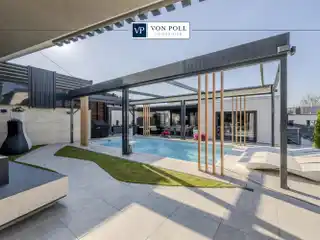 Understatement Meets Holiday Flair