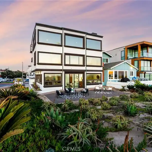 STATEMENT HOME IN SUNSET BEACH