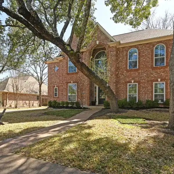 INCREDIBLE HOME WITH A VERSATILE PLAN