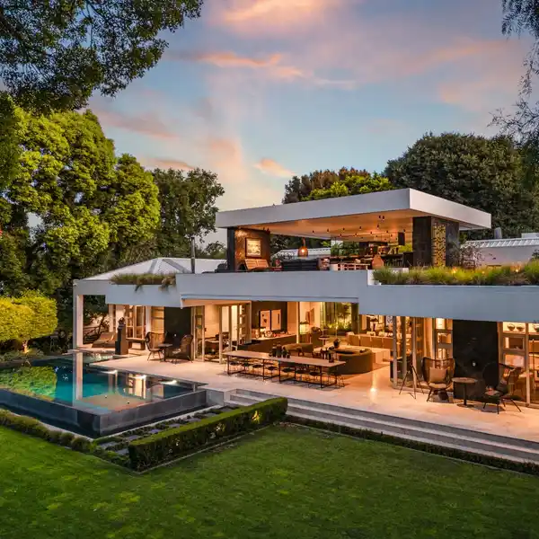 ONE-OF-A-KIND CONTEMPORARY VILLA