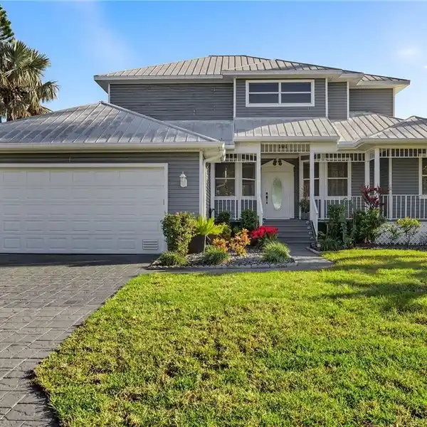 SPECTACULAR WATERFRONT HOME WITH ACCESS TO THE GULF