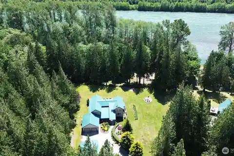 Stunning Skagit River Property