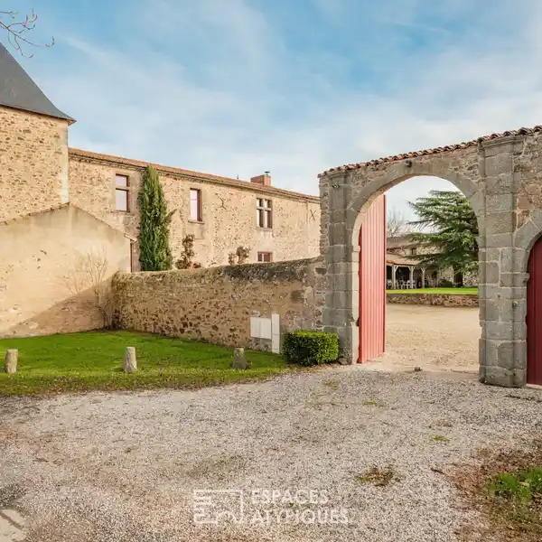 CAREFULLY RESTORED 16TH CENTURY PROPERTY
