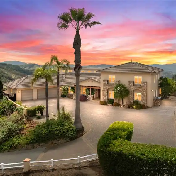 STUNNING DE LUZ ESTATE WITH PANORAMIC VIEWS