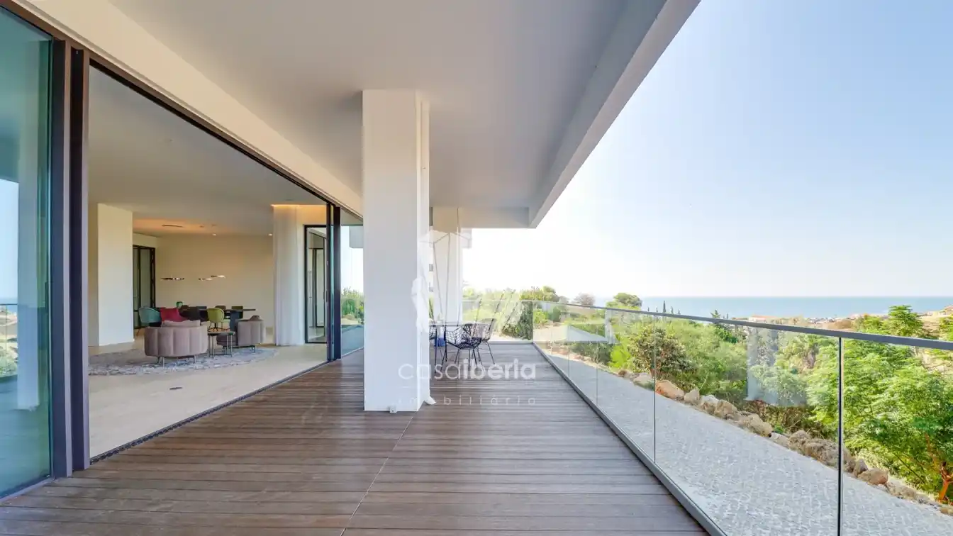Luxury and Sophistication by the Sea