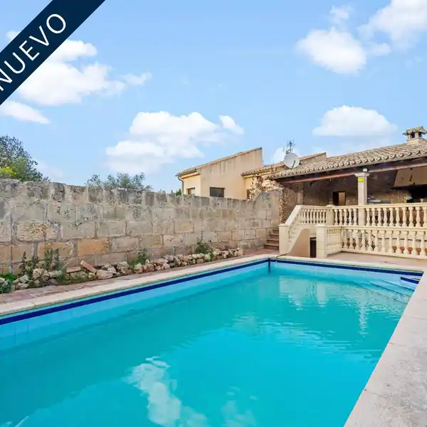 BEAUTIFUL RENOVATED TOWNHOUSE WITH POOL IN MARRATXí