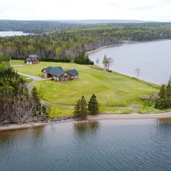 LUXURIOUS AND SERENE EXECUTIVE HOME WITH GUEST HOUSE ON BRAS D'OR LAKE