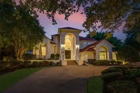 Impressive Home Overlooking the Prestigious Kings Course
