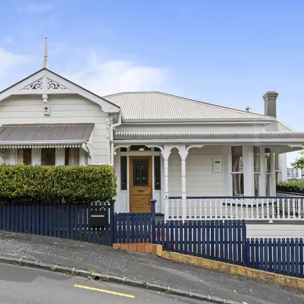 SIMPLY IRRESISTIBLE VILLA WITH SUN-SOAKED ENTERTAINING OASIS