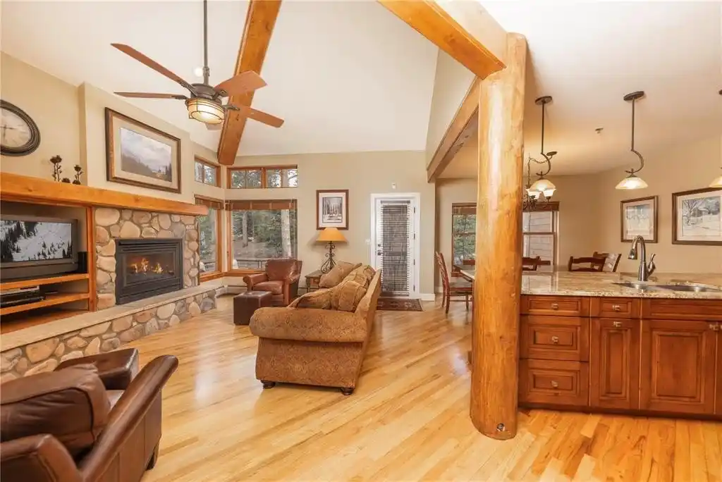 Rare Remodeled End Unit Townhome