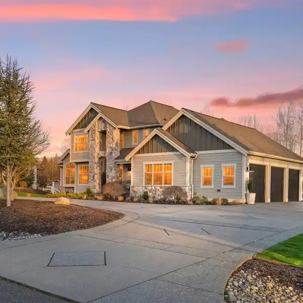 IMMACULATELY MAINTAINED HOME IN DESIRABLE SILVERADO