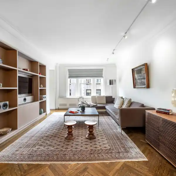 MINT AND SUN-DRENCHED CORNER CLASSIC 6