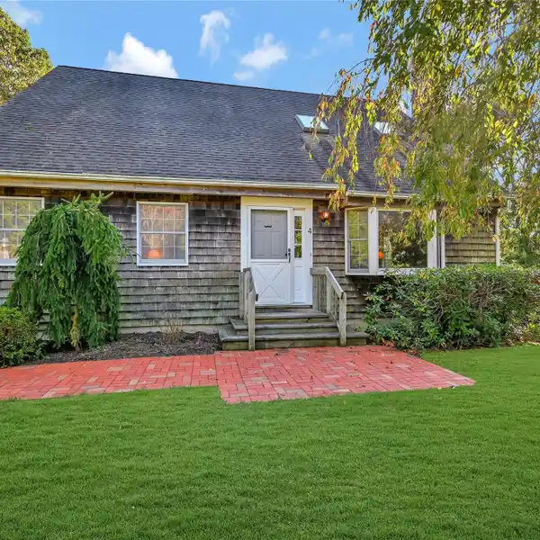 LOVELY HOME IN A QUIET CUL-DE-SAC