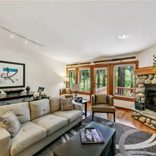 HIGHLY SOUGHT-AFTER THIRD CREEK TOWNHOME