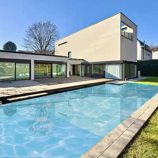 INCREDIBLE CONTEMPORARY RESIDENCE