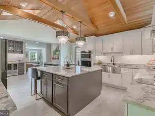 Beautifully Appointed Private Retreat